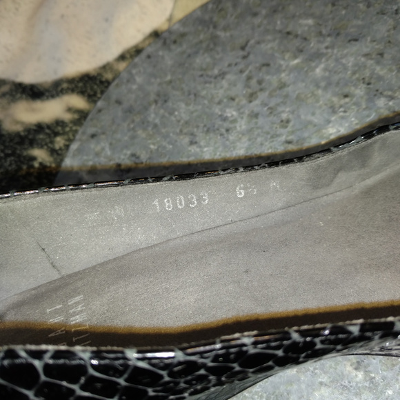 Stuart Weitzman Black Snake Embossed Patent Leather Low Wedge Loafer 6.5 - Picture 5 of 8